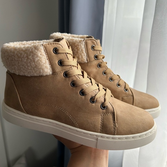 NWOT Cliffs by White Mountain boots women’s size 7 tan suede with fur trim - Picture 4 of 10